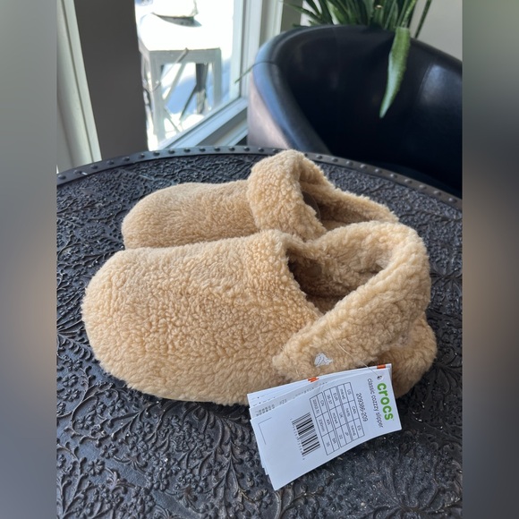 CROCS Shoes - CROCS CLASSIC COZZZY SLIPPERS IN WHEAT 6